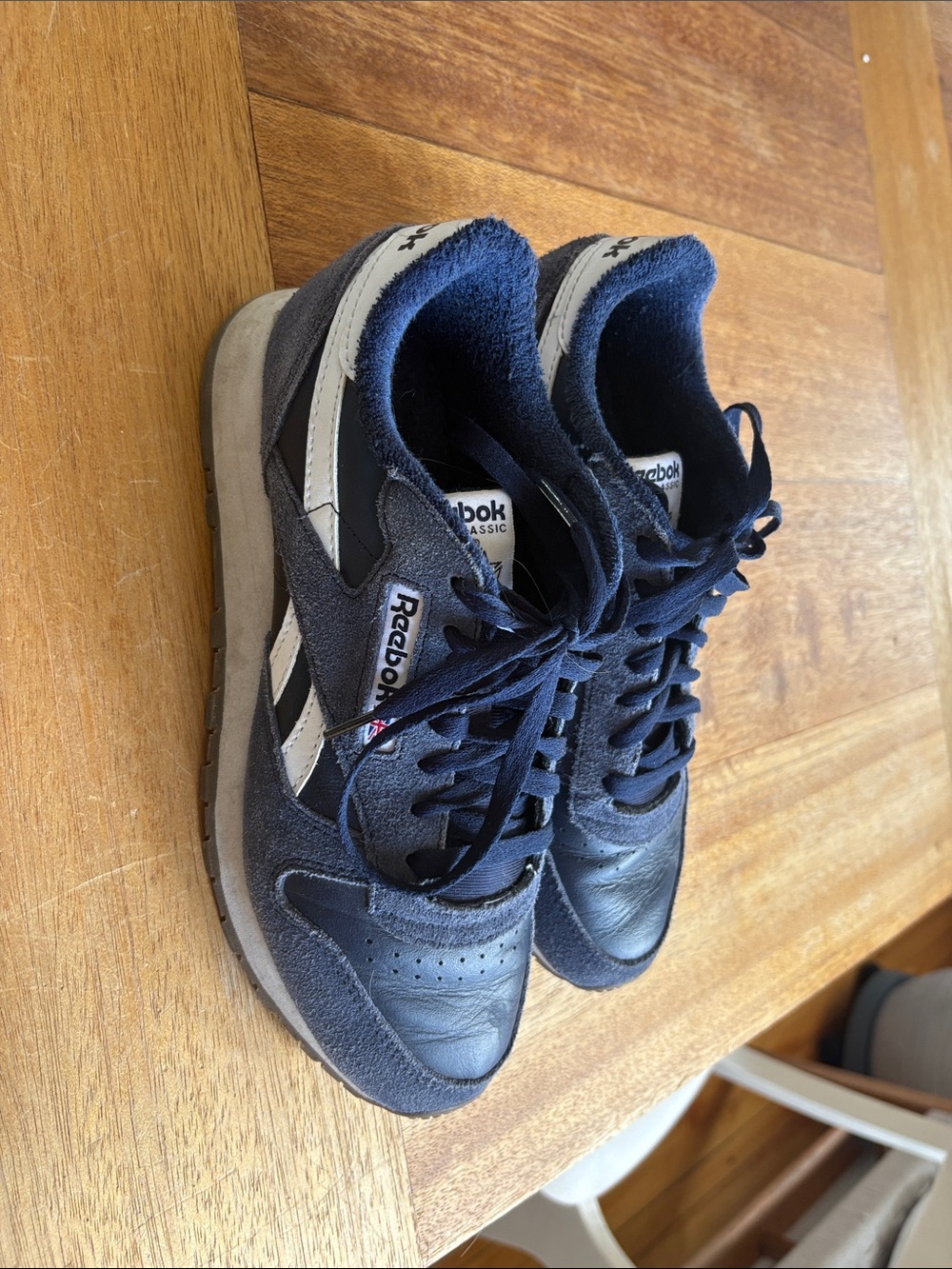 Reebok Classic women Navy and White Sneakers